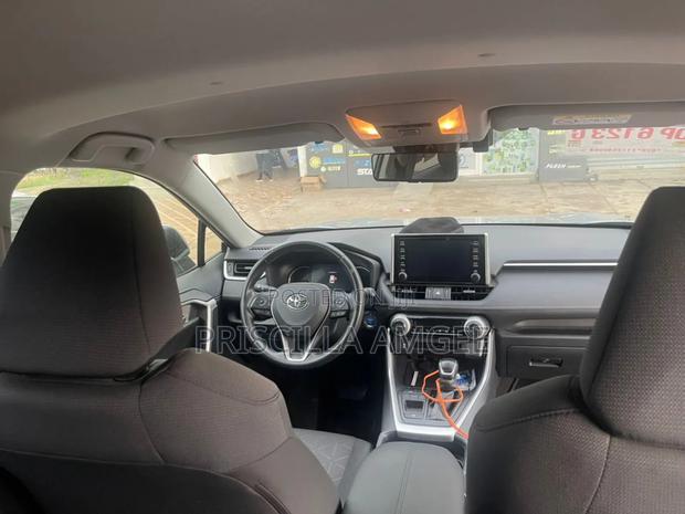 Toyota RAV4 2021 Silver