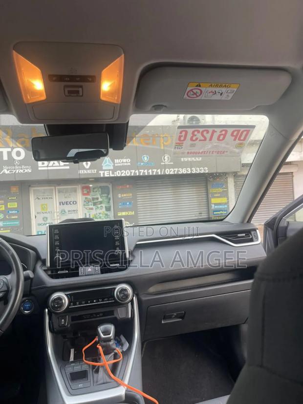 Toyota RAV4 2021 Silver