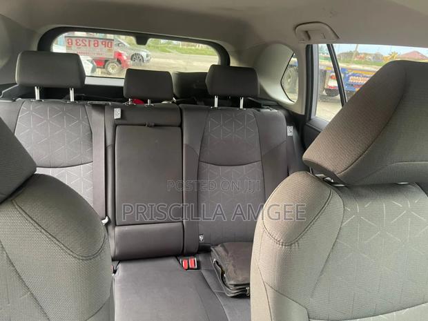 Toyota RAV4 2021 Silver