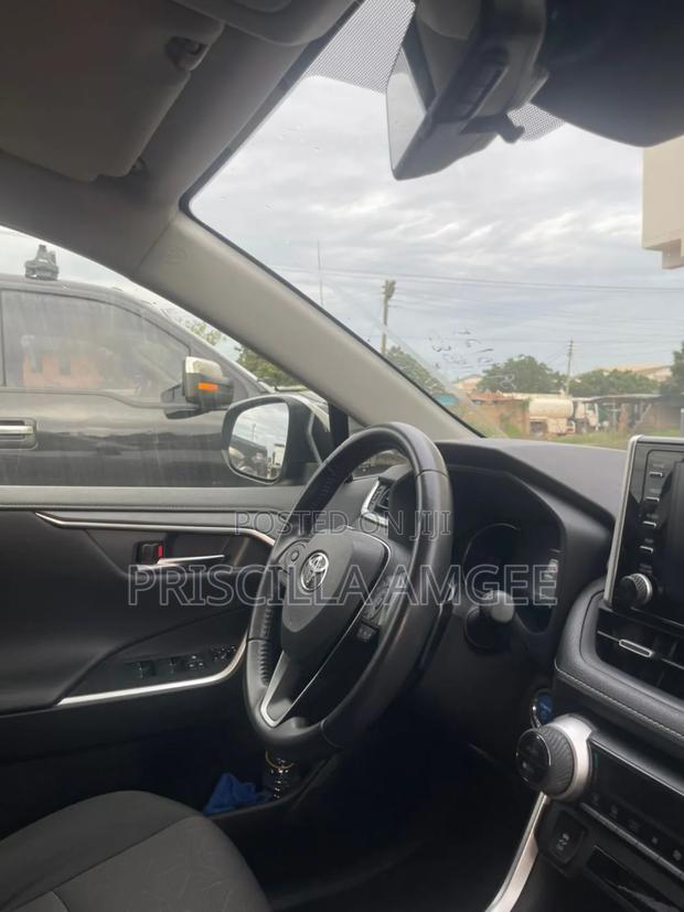 Toyota RAV4 2021 Silver