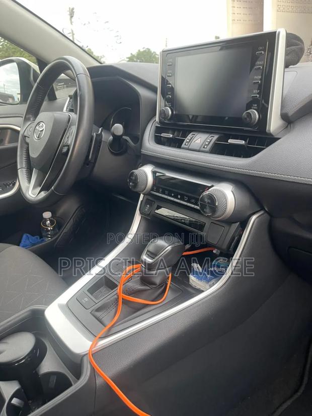 Toyota RAV4 2021 Silver