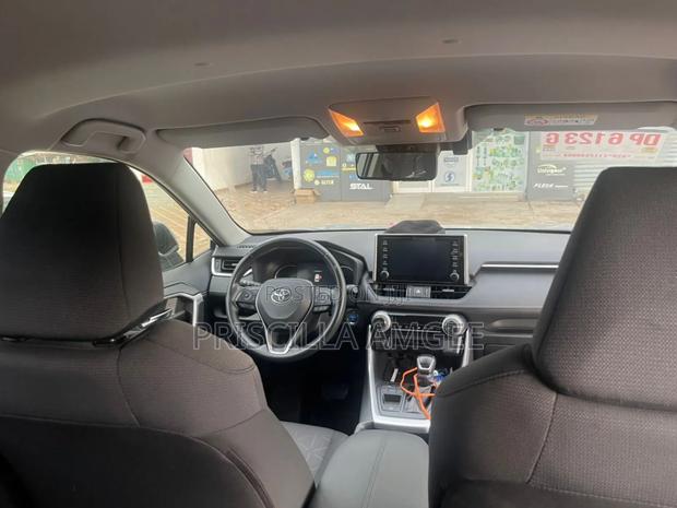 Toyota RAV4 2021 Silver