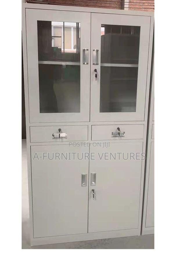 Top Glass Cabinet With Drawers · Photo 2