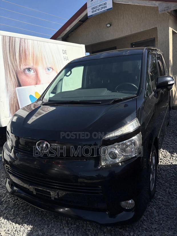 Toyota Voxy 2012 Black