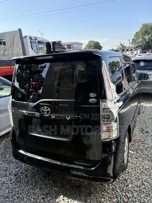 Toyota Voxy 2012 Black