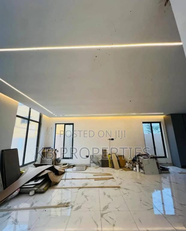 5bdrm Duplex in Kb Properties, Adjiriganor for sale · Photo 4
