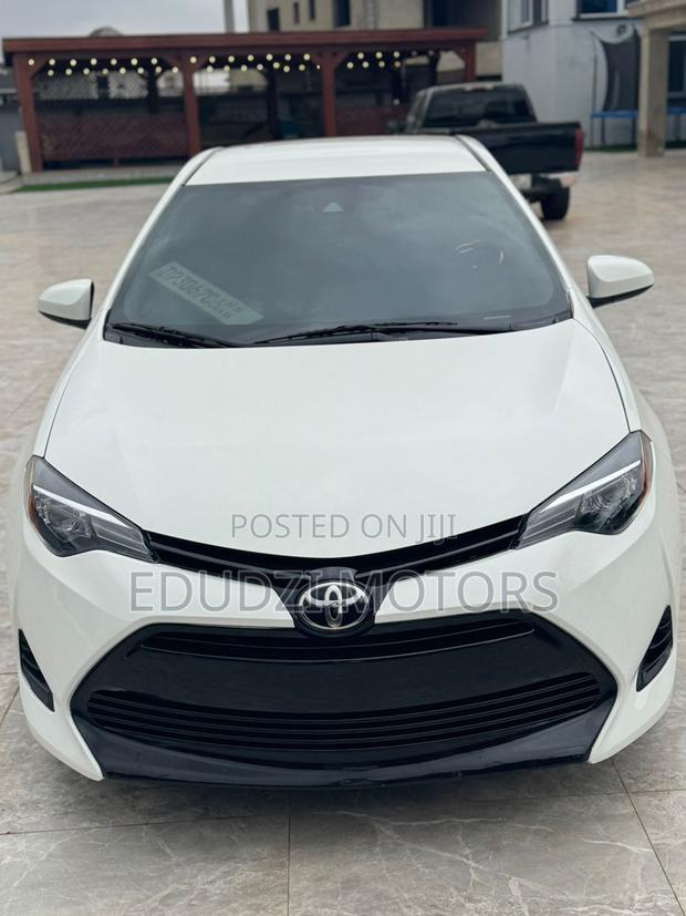 Toyota Corolla LE 4dr Sedan (1.8L 4cyl CVT) 2017 White