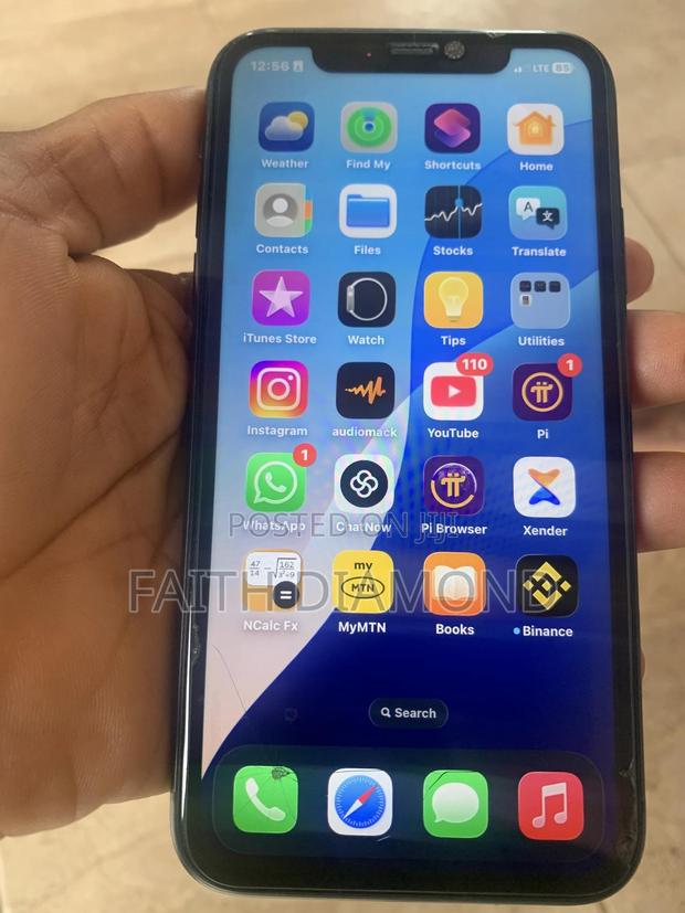 Apple iPhone 11 64 GB Black · Photo 4