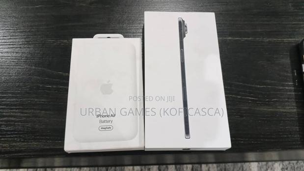 New Apple iPhone Air 256 GB Black · Photo 3