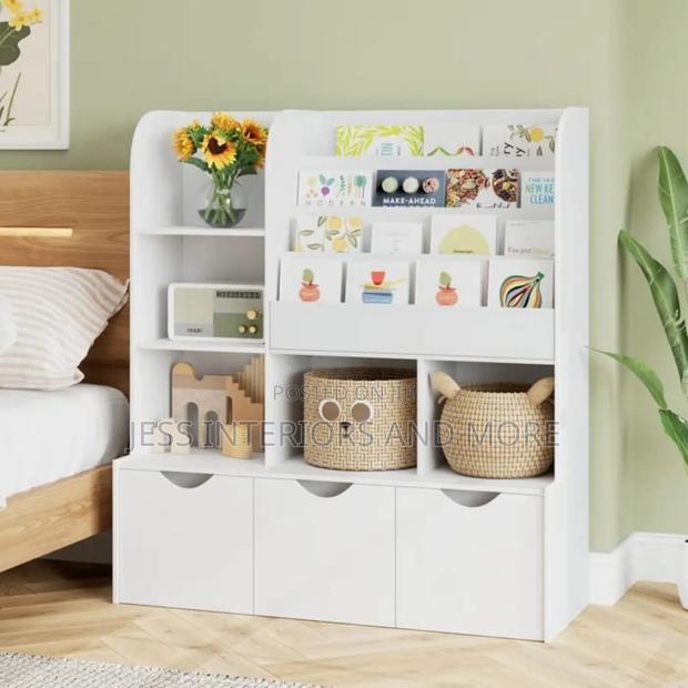 Bookshelf for Nursery Playroom With 3 Removable Bins · Photo 4