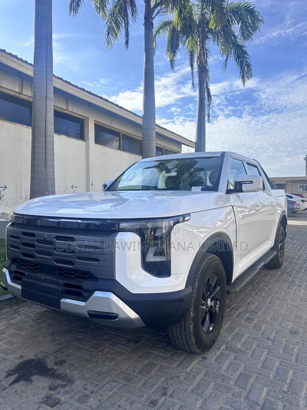 New Nissan Pick-Up 2025 White