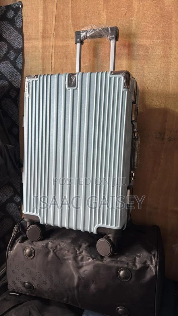 20" Luxurious Unisex Hand/Carry-on Luggage · Photo 3