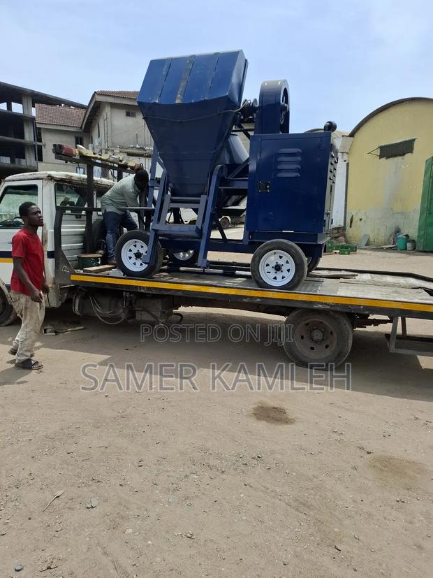 Self Load Concrete Mixer · Photo 4