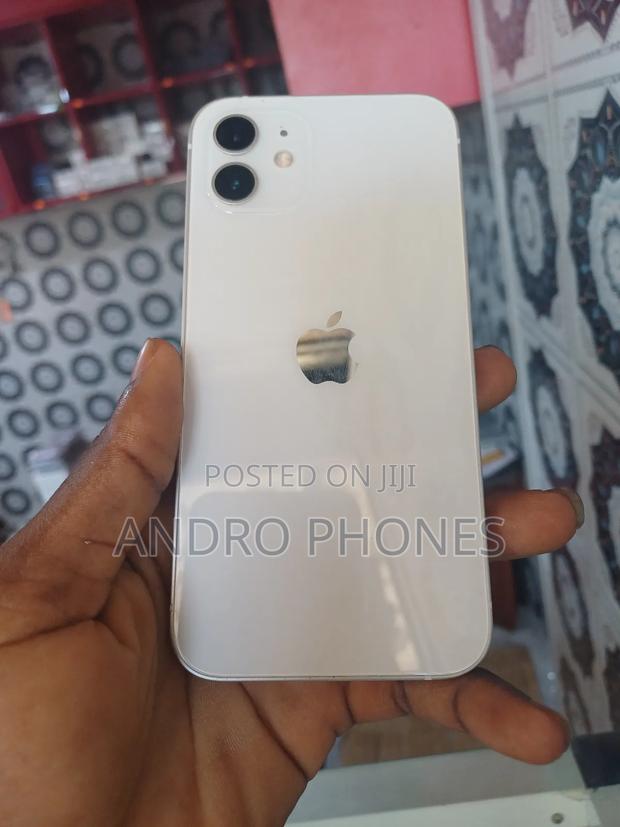 Apple iPhone 12 128 GB White · Photo 3