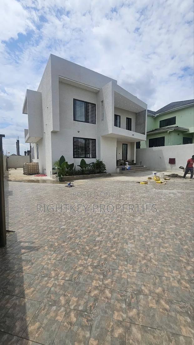 4bdrm Duplex in Atasemanso, Kumasi Metropolitan for sale · Photo 4