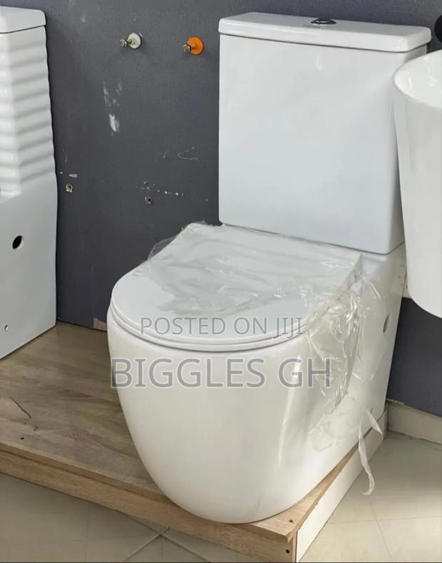 Master's Bedroom Wc- Less Water · Photo 2