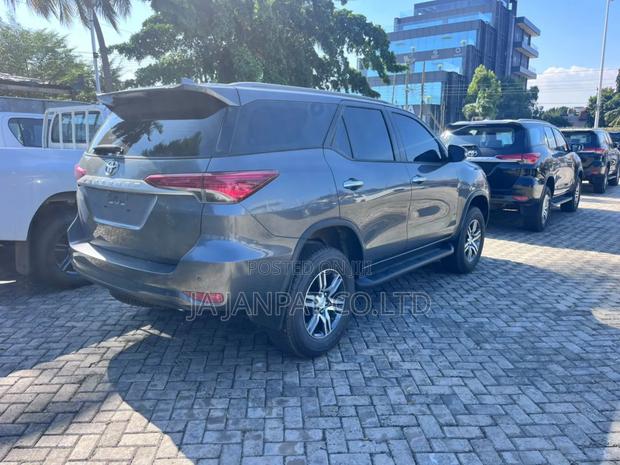 New Toyota Fortuner 2.7 AWD 2024 Silver photo 4