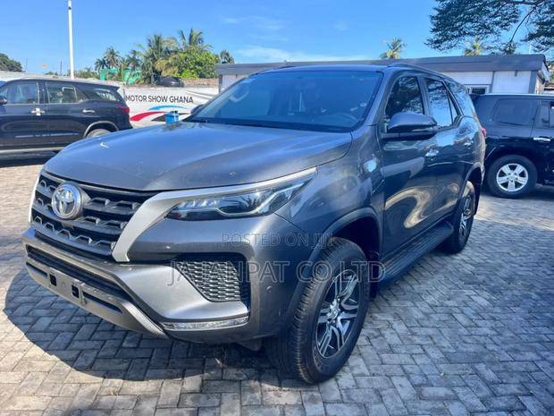 New Toyota Fortuner 2.7 AWD 2024 Silver