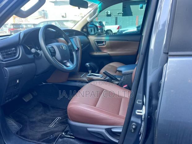 New Toyota Fortuner 2.7 AWD 2024 Silver photo 6