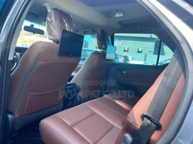 New Toyota Fortuner 2.7 AWD 2024 Silver photo 7