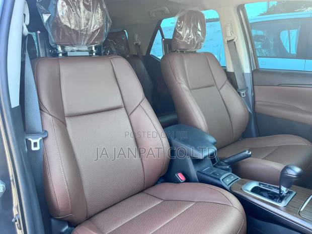 New Toyota Fortuner 2.7 AWD 2024 Silver photo 10
