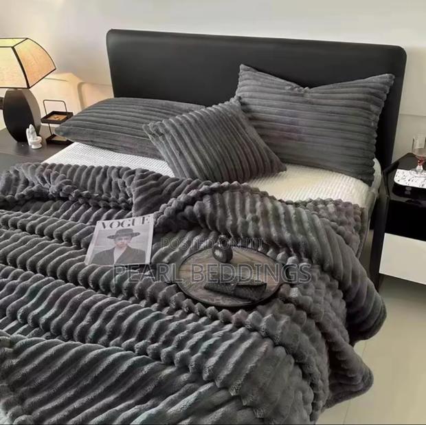 Luxurious Extra Soft Cushioning Stripped Throw Blanket Available photo 4