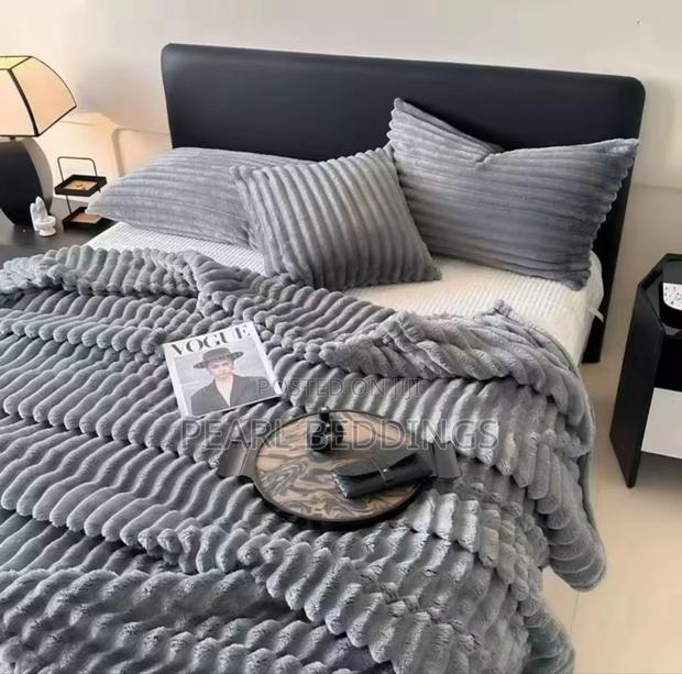 Luxurious Extra Soft Cushioning Stripped Throw Blanket Available photo 5