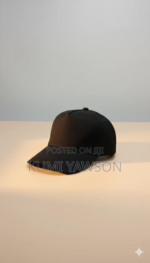 Stylish Plain Caps – Perfect for All Outfits · Photo 4