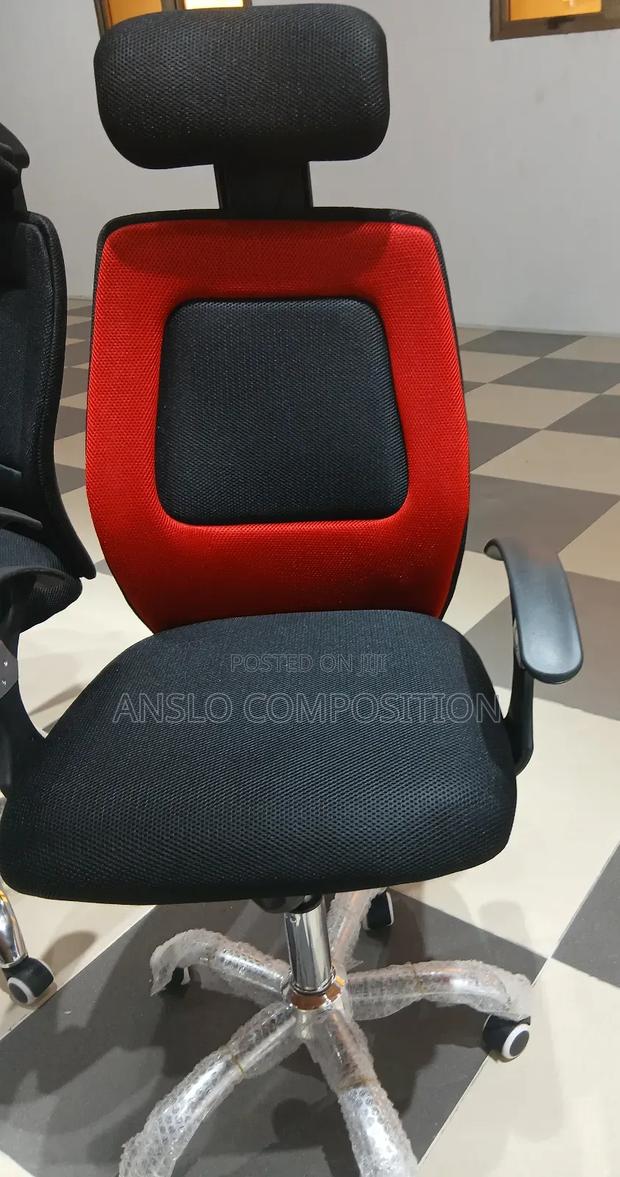 All-Wheather Swivel Chair · Photo 2