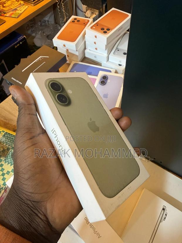 New Apple iPhone 17 256 GB Green