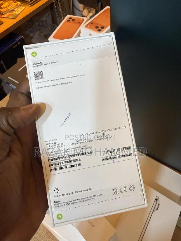 New Apple iPhone 17 256 GB Green photo 3