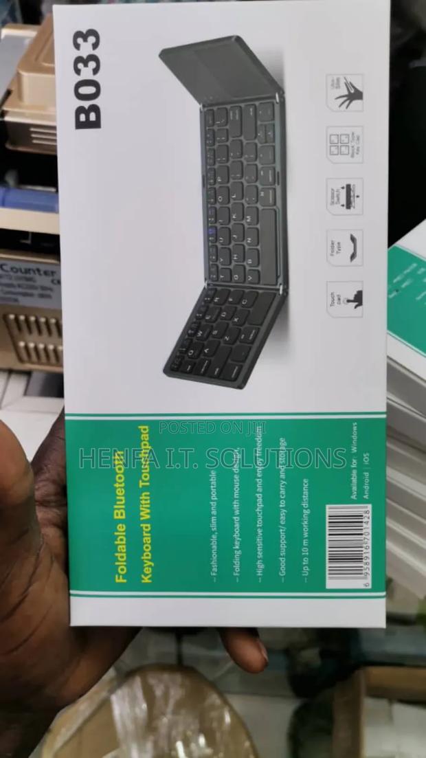 Foldable Bluetooth Keyboard With a Touchpad · Photo 3