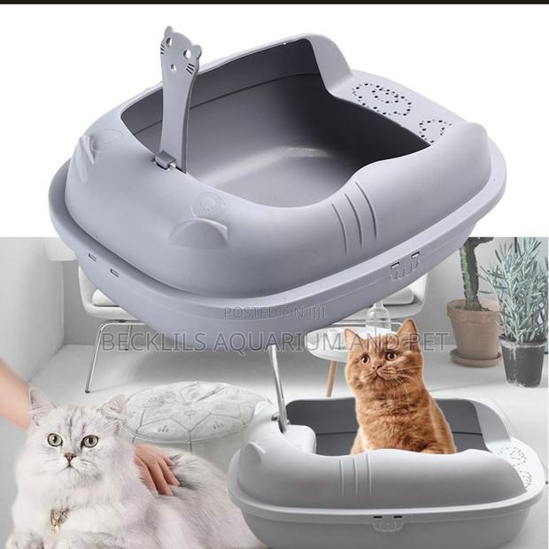 Simi - Closed Design Cat Litter Box · Photo 3