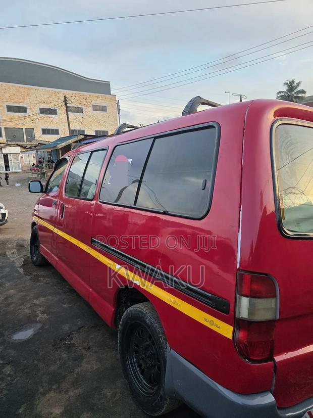 Toyota HiAce 2010 Red