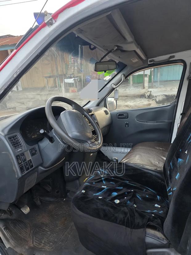 Toyota HiAce 2010 Red