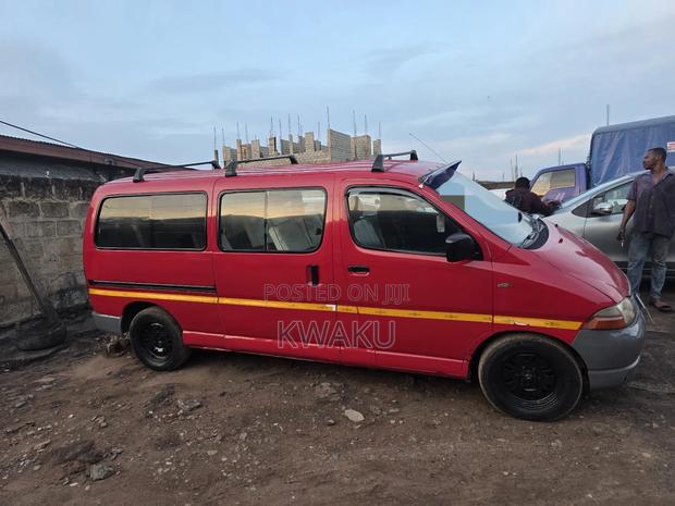Toyota HiAce 2010 Red