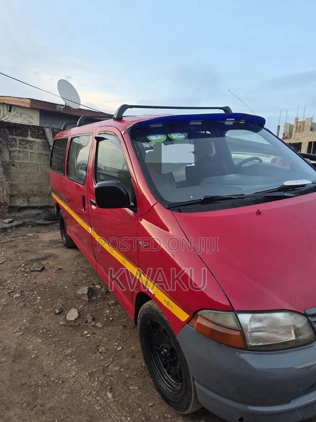 Toyota HiAce 2010 Red