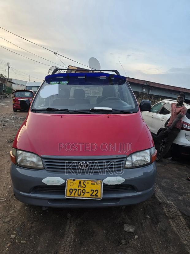Toyota HiAce 2010 Red