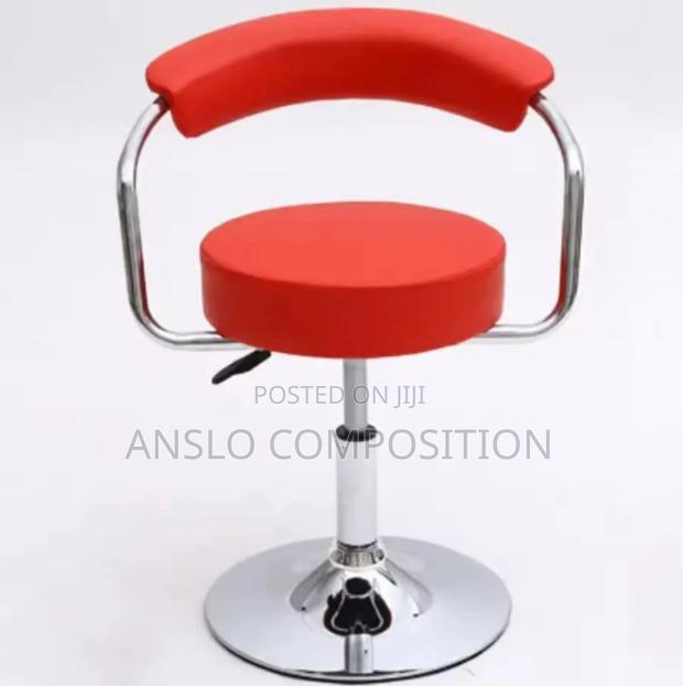 Moden Bar Stool · Photo 2