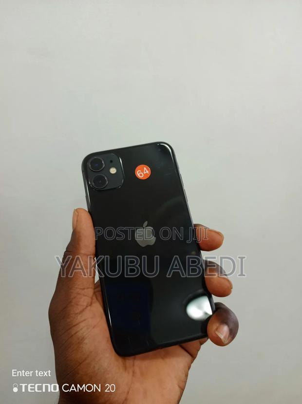 Apple iPhone 11 64 GB Black · Photo 4