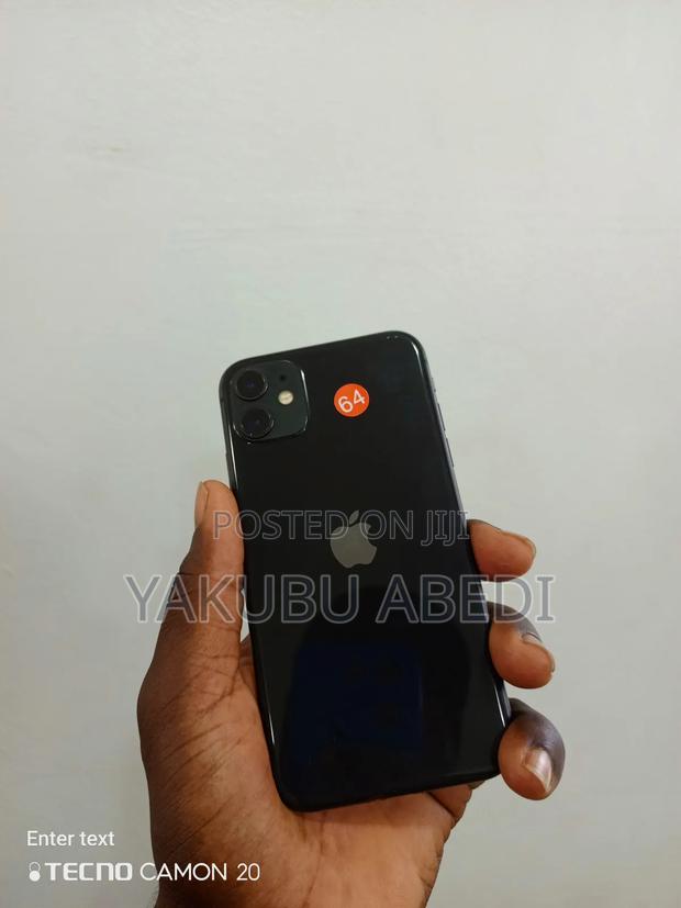 Apple iPhone 11 64 GB Black · Photo 3