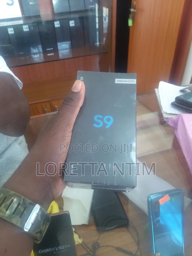 New Samsung Galaxy S9 64 GB Black photo 3