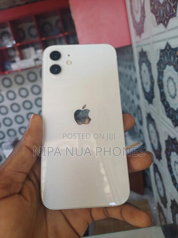 Apple iPhone 12 64 GB Silver · Photo 3