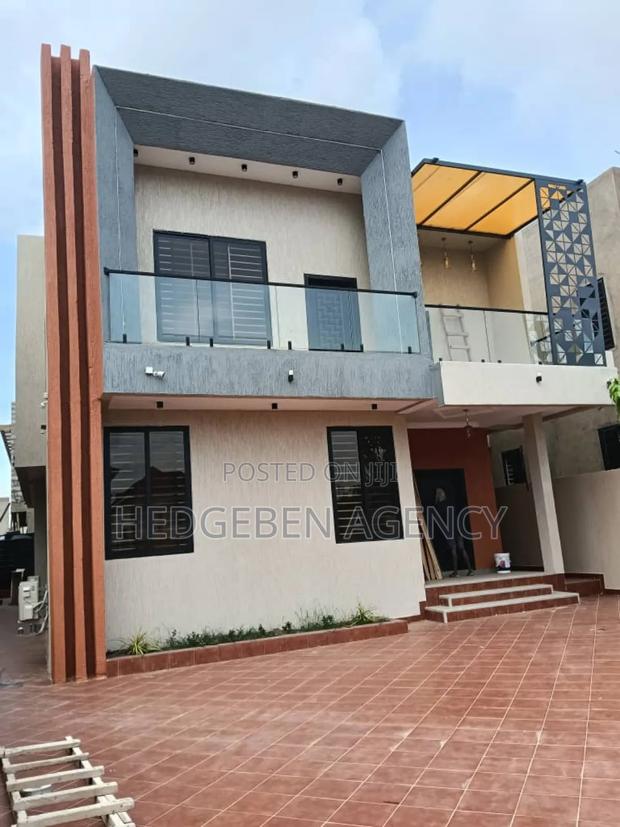 4bdrm Duplex in Oyarifa for sale · Photo 1