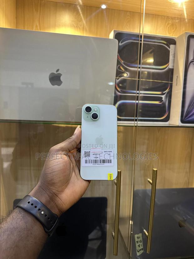 New Apple iPhone 15 128 GB Green