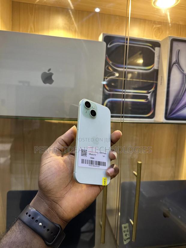 New Apple iPhone 15 128 GB Green photo 3