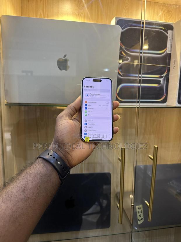 New Apple iPhone 15 128 GB Green photo 5