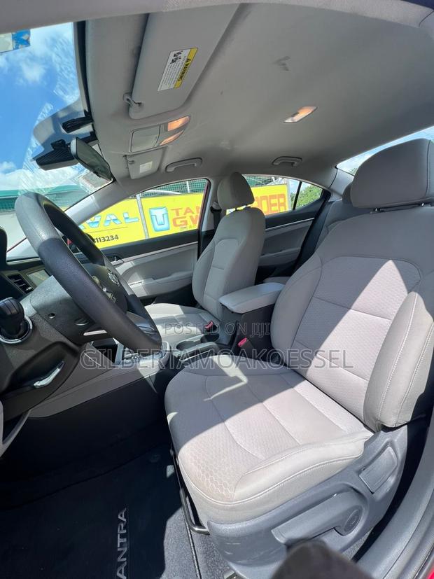 Hyundai Elantra SE 2020 Red