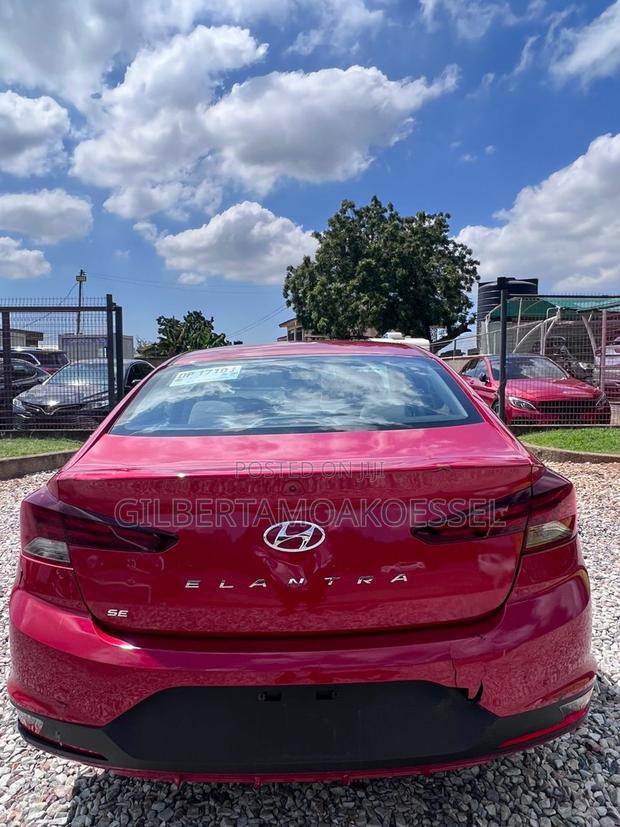 Hyundai Elantra SE 2020 Red
