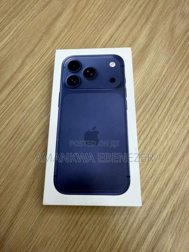 New Apple iPhone 17 Pro Max 256 GB Blue · Photo 2